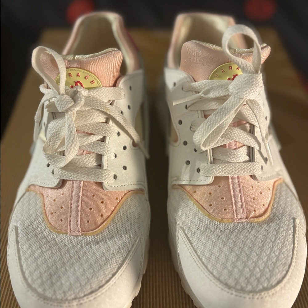 Nike Kids Sneakers in White and Peach